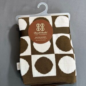 NEW Dwell Studio Brown and White Knitted‎ Blanket 40 inches x 30 inches